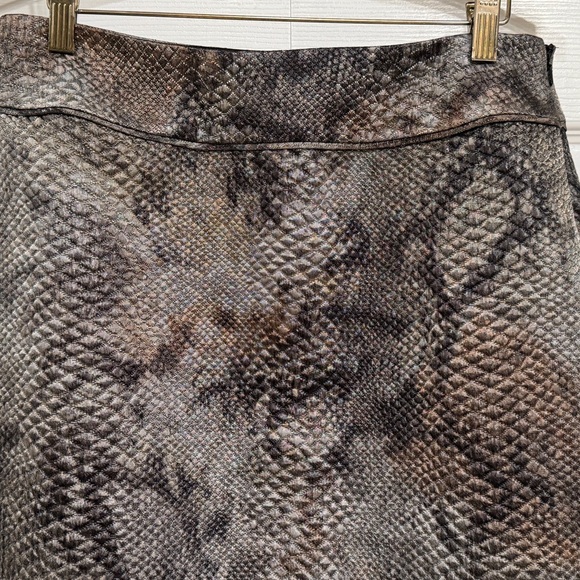 Worth Python print pencil skirt size 6 - Picture 3 of 9